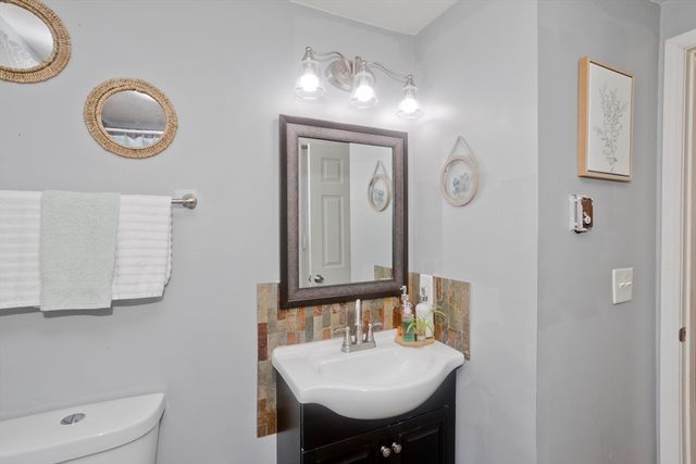 93 Pendleton Ave, Springfield, MA 01109