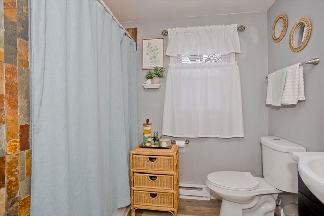 93 Pendleton Ave, Springfield, MA 01109