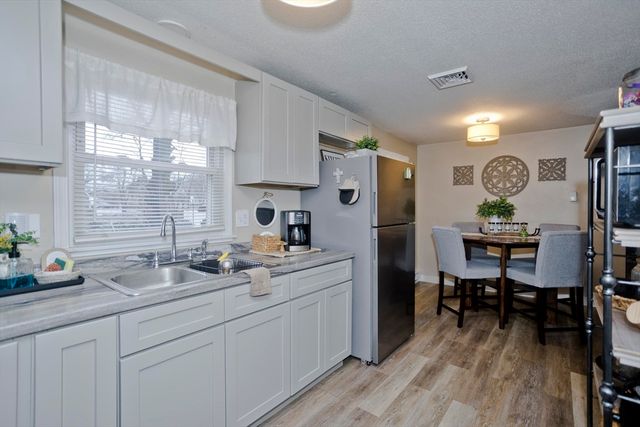 93 Pendleton Ave, Springfield, MA 01109
