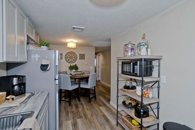 93 Pendleton Ave, Springfield, MA 01109