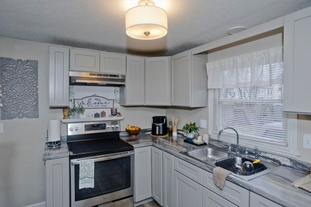 93 Pendleton Ave, Springfield, MA 01109
