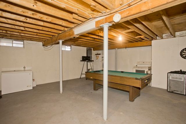 93 Pendleton Ave, Springfield, MA 01109