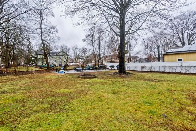 93 Pendleton Ave, Springfield, MA 01109