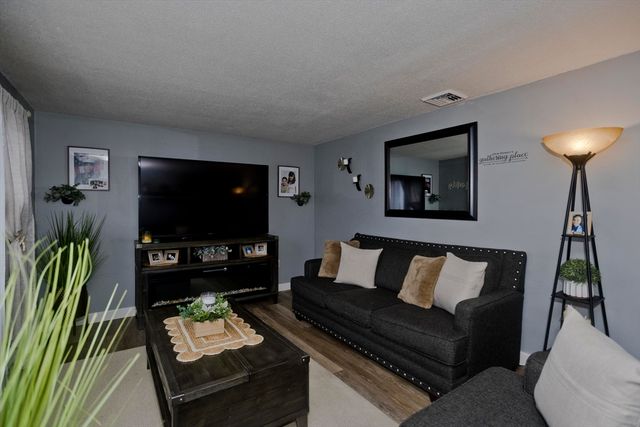 93 Pendleton Ave, Springfield, MA 01109