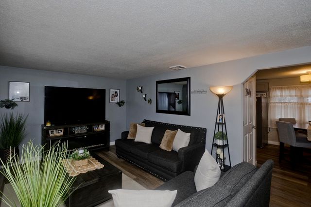 93 Pendleton Ave, Springfield, MA 01109