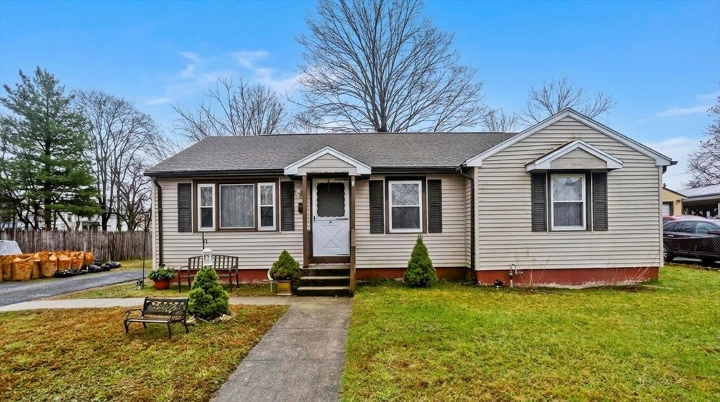 93 Pendleton Ave, Springfield, MA 01109