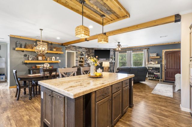 370 Jacobs Ridge Road, Reeds Spring, MO 65737