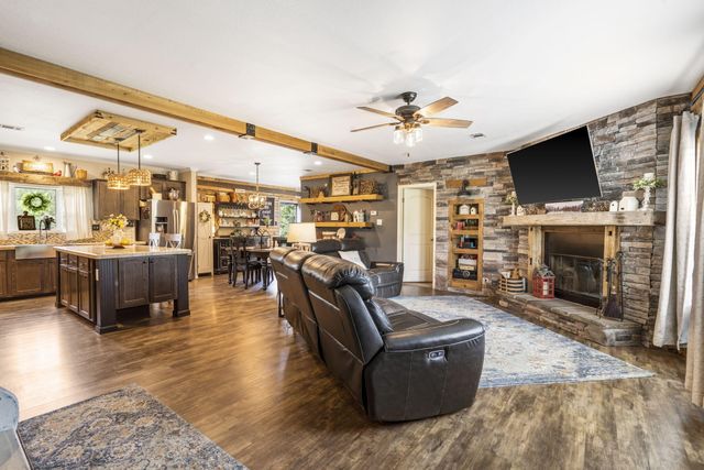 370 Jacobs Ridge Road, Reeds Spring, MO 65737