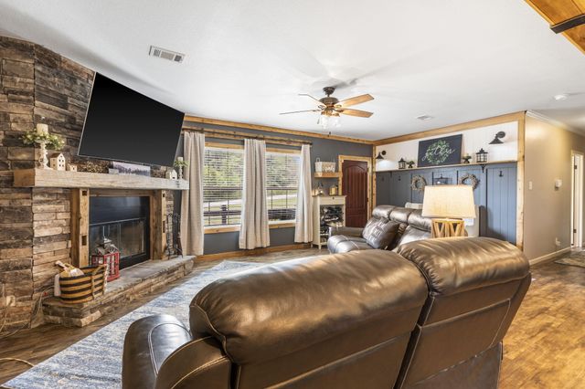 370 Jacobs Ridge Road, Reeds Spring, MO 65737