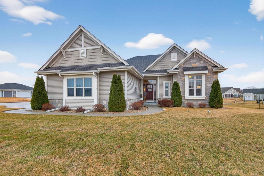 235 FARMSTEAD DRIVE, Slinger, WI 53086