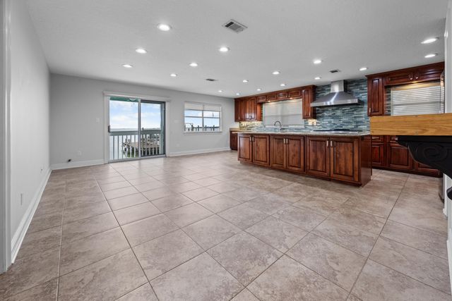 101 Starboard Lane, Shalimar, FL 32579