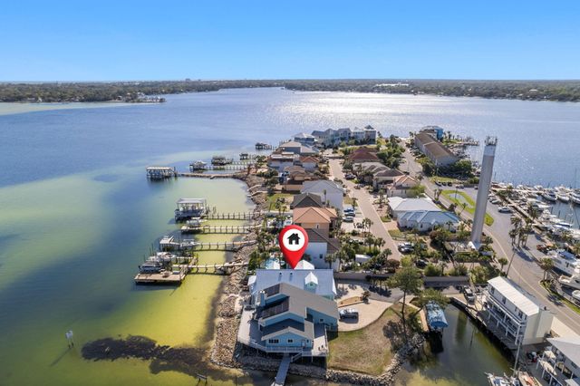 101 Starboard Lane, Shalimar, FL 32579