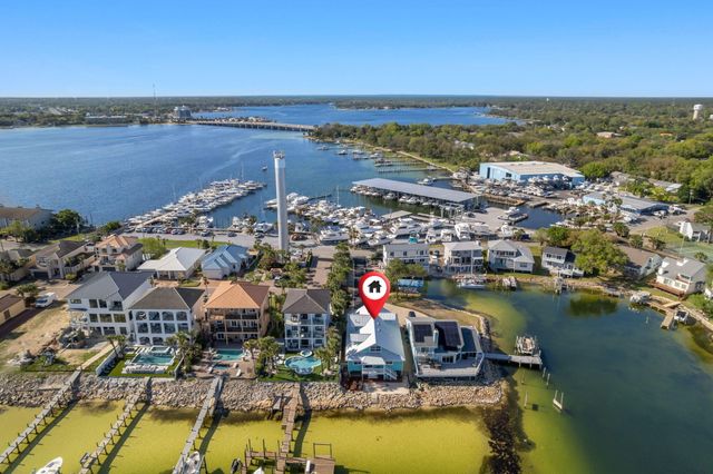 101 Starboard Lane, Shalimar, FL 32579
