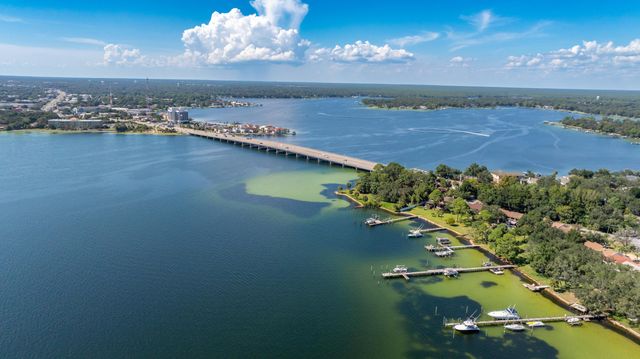 101 Starboard Lane, Shalimar, FL 32579