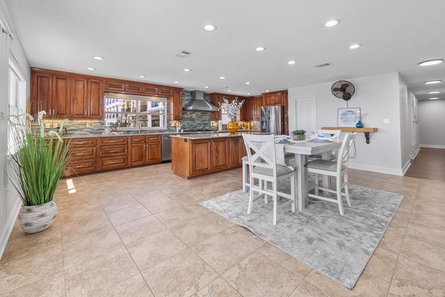 101 Starboard Lane, Shalimar, FL 32579