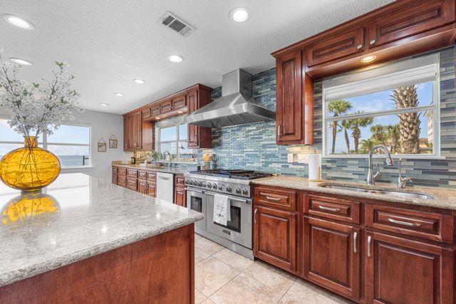 101 Starboard Lane, Shalimar, FL 32579