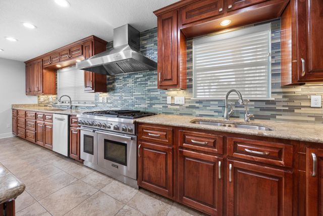 101 Starboard Lane, Shalimar, FL 32579