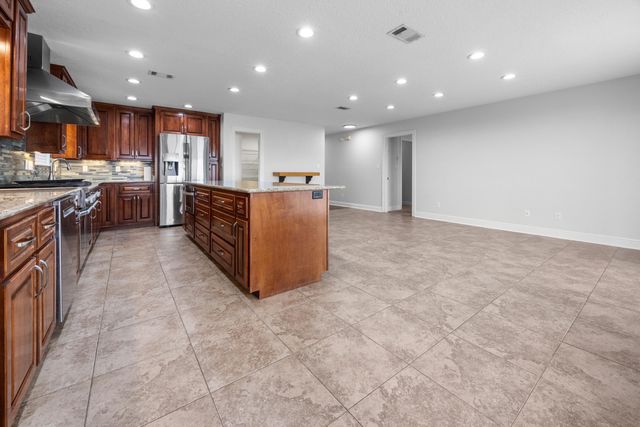 101 Starboard Lane, Shalimar, FL 32579