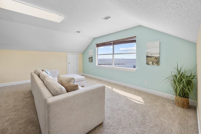 101 Starboard Lane, Shalimar, FL 32579