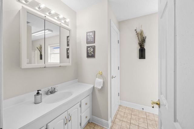 101 Starboard Lane, Shalimar, FL 32579