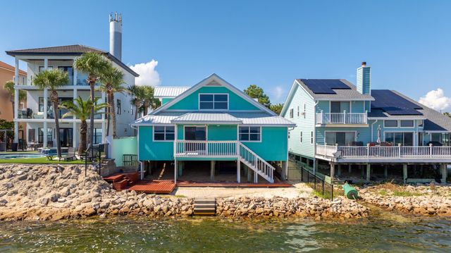 101 Starboard Lane, Shalimar, FL 32579