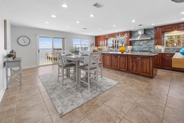 101 Starboard Lane, Shalimar, FL 32579