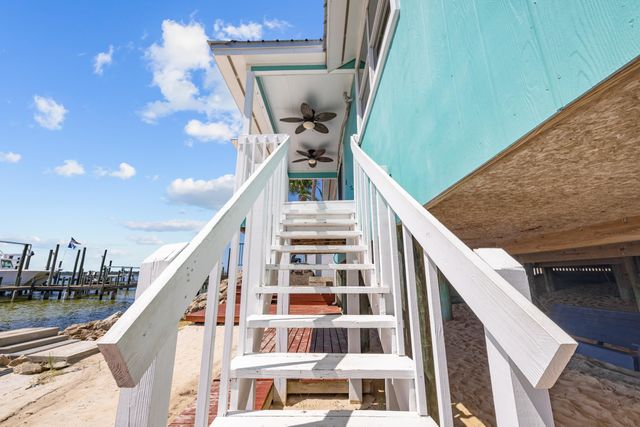 101 Starboard Lane, Shalimar, FL 32579