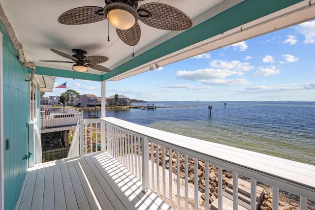 101 Starboard Lane, Shalimar, FL 32579