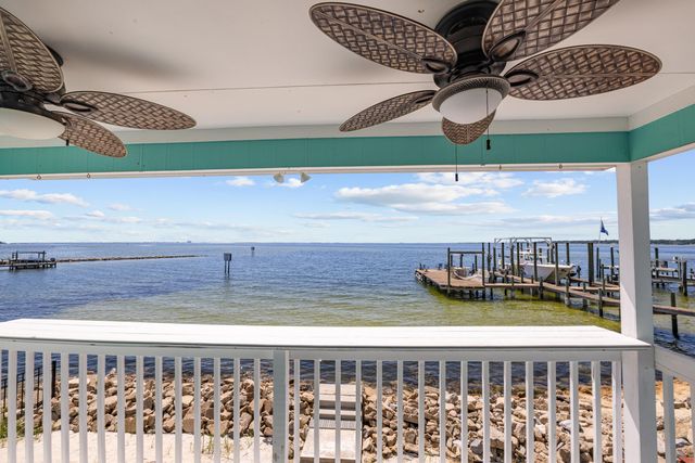 101 Starboard Lane, Shalimar, FL 32579