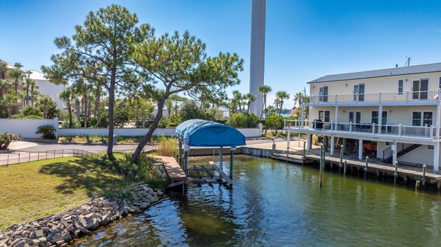 101 Starboard Lane, Shalimar, FL 32579