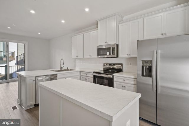 734 WATTS ST, Baltimore, MD 21217