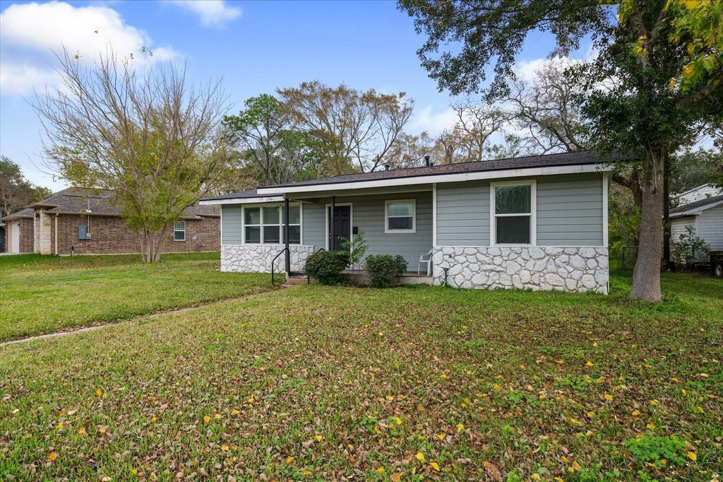 1801 W Houston Drive, La Marque, TX 77568