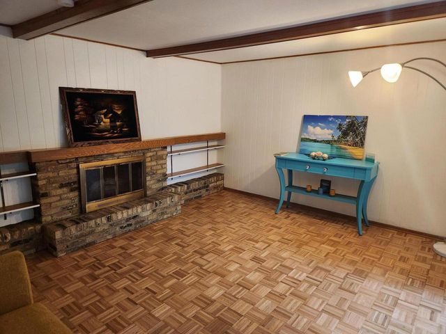 3330 S Hickory ROAD, New Berlin, WI 53151