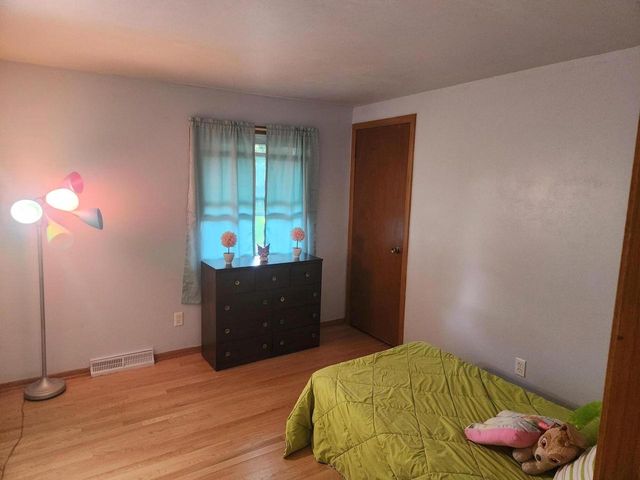 3330 S Hickory ROAD, New Berlin, WI 53151