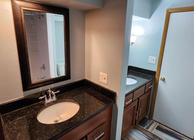 3330 S Hickory ROAD, New Berlin, WI 53151