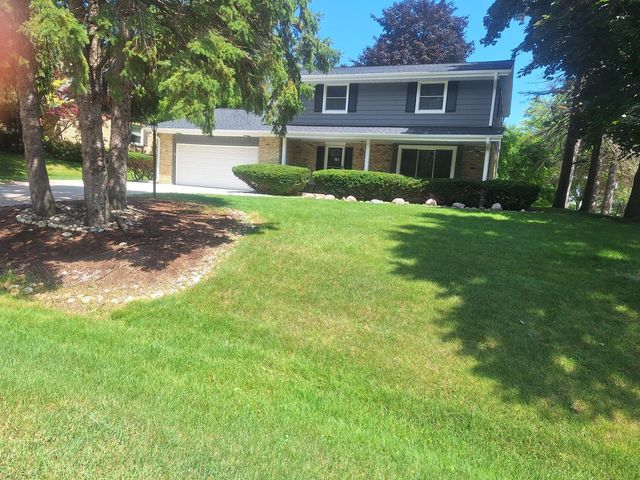3330 S Hickory ROAD, New Berlin, WI 53151