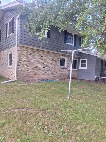 3330 S Hickory ROAD, New Berlin, WI 53151