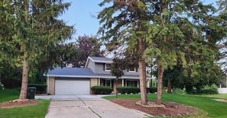 3330 S Hickory ROAD, New Berlin, WI 53151