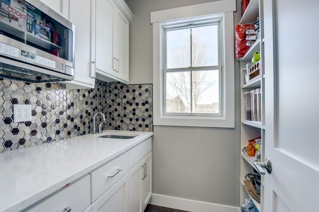 1424 Fairacre Lane SW, Willmar, MN 56201