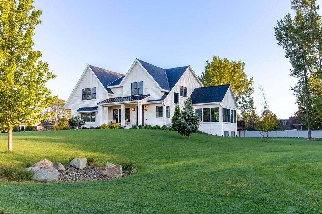 1424 Fairacre Lane SW, Willmar, MN 56201