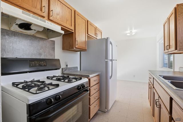 102 FAIRMONT BLVD, Rapid City, SD 57701