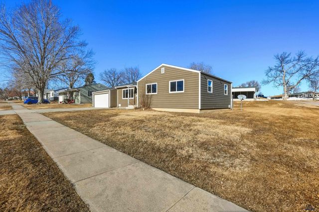 102 FAIRMONT BLVD, Rapid City, SD 57701