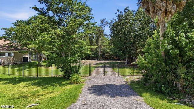 7407 Cobb RD, Bokeelia, FL 33922