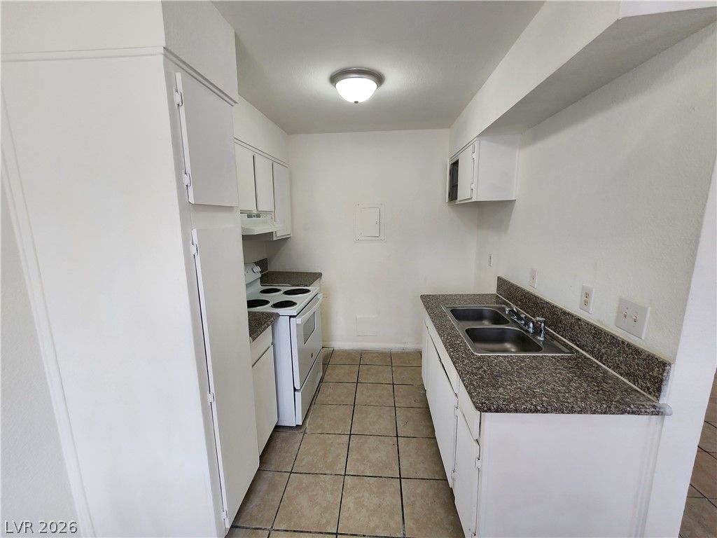 2513 Cedar Avenue, Las Vegas, NV 89101 — photo 2