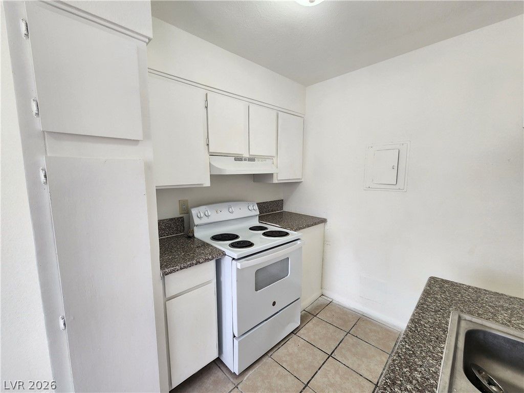 2513 Cedar Avenue, Las Vegas, NV 89101 — photo 3