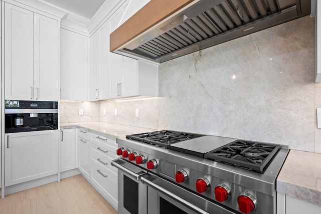 325 W Riverside Drive, Jupiter, FL 33469