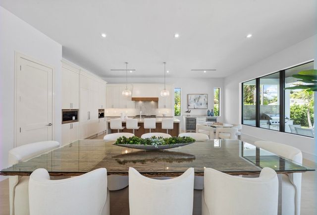 325 W Riverside Drive, Jupiter, FL 33469
