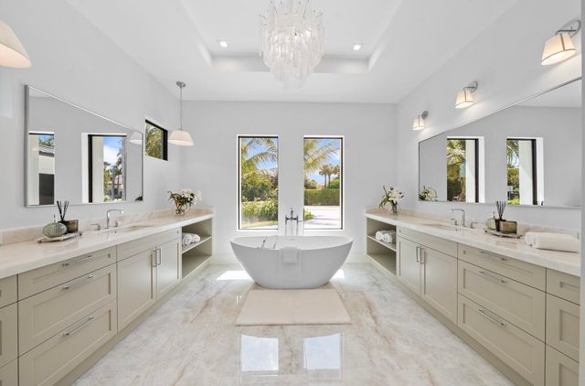 325 W Riverside Drive, Jupiter, FL 33469