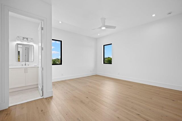 325 W Riverside Drive, Jupiter, FL 33469
