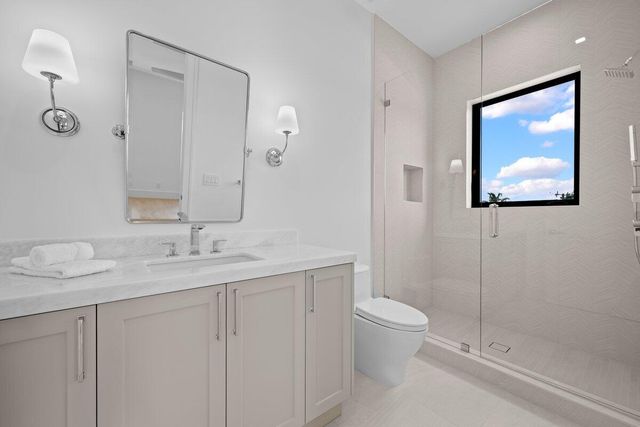 325 W Riverside Drive, Jupiter, FL 33469